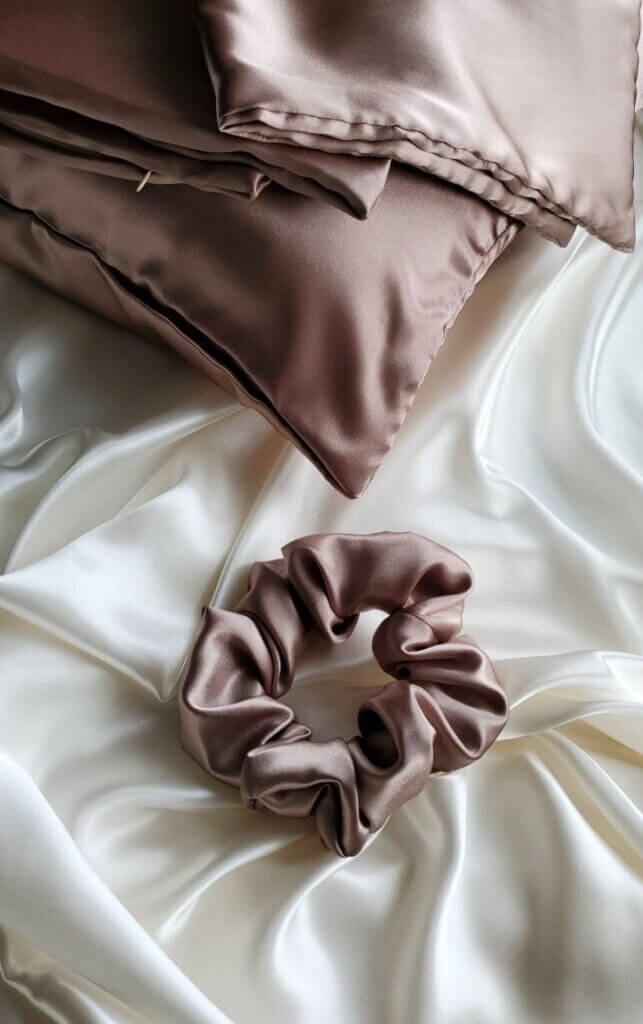 silk-pillowcase-and-hair-tie